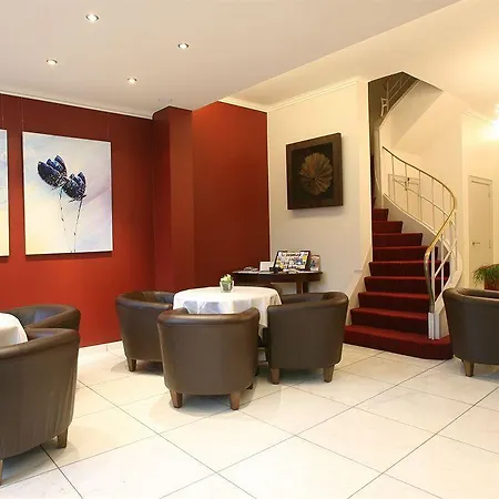 Prado Hotel 3*