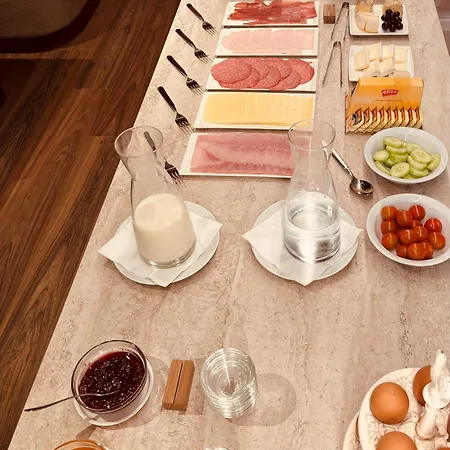 Prado أوستيند
